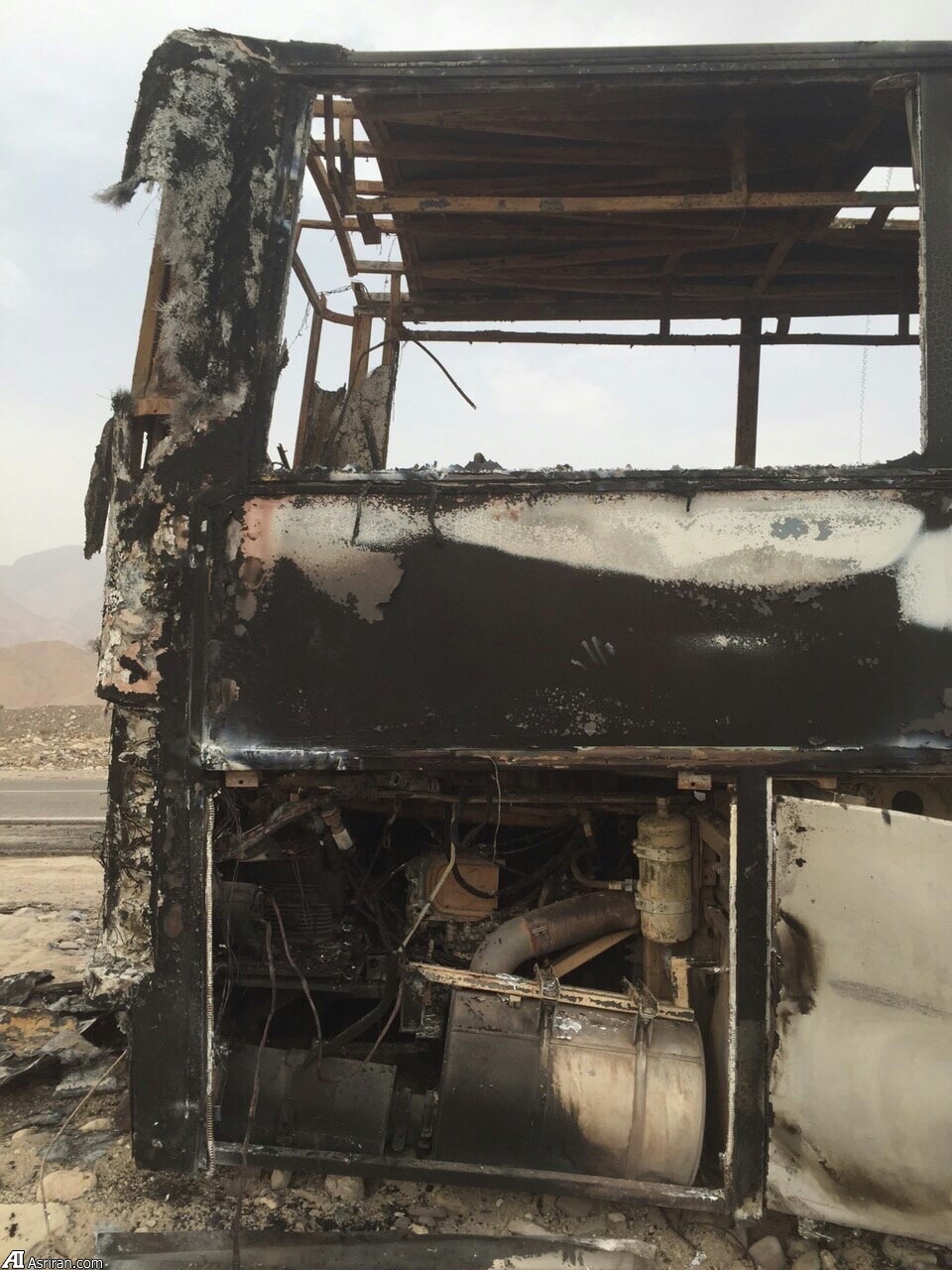 در آتش سوختن یک اتوبوس ولوو در جاده لار-بندرعباس