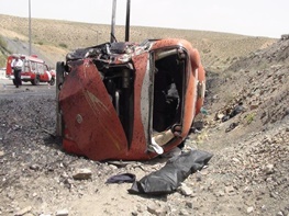 4 کشته و 8 مجروح در تصادف تریلر با میدل باس در جاده فیروزکوه