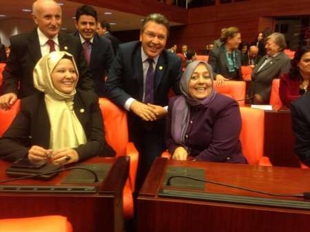 برای اولین بار در تاریخ ترکیه؛ 21 نماینده زن محبجه در پارلمان حضور یافتند