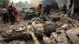 سقوط یک هواپیما در یک منطقه مسکونی در اندونزی/ ۳۰ نفر کشته شدند