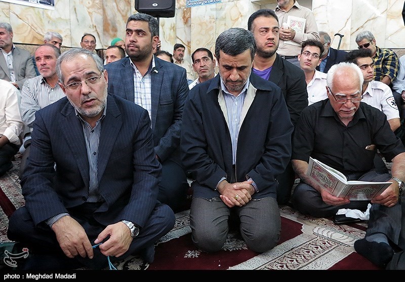 تصاویری از حضور سردار سلیمانی، احمدی نژاد و محمود کریمی در یک مراسم ترحیم