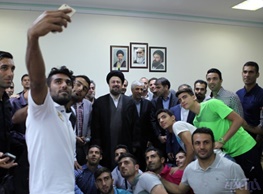 خودگرفت (سلفی) فوتبالیست‌ها با سید حسن خمینی