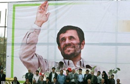 گزارش آسوشیتدپرس از آغاز کمپین بازگشت احمدی‌نژاد به سیاست