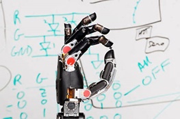 ساخت دست مصنوعی با حس لامسه/ قدم مهم دیگر در دنیای رباتیک