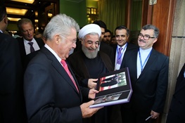 هدیه روحانی به رئیس جمهور اتریش چه بود؟/عکس