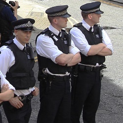 روش جدید پلیس انگلیس برای باز کردن دائمی قفل آیفونِ مظنونان