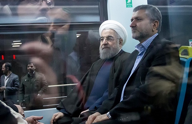 ورود روحانی به مشهد و افتتاح خط يك مترو,مترو سواری دکتر روحانی در مشهد