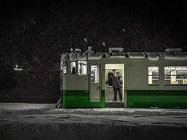 حمل و نقل ریلی در برف سنگین ژاپن/عکس روز نشنال جئوگرافیک