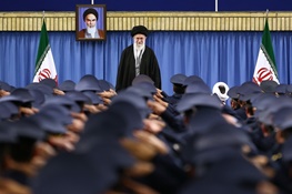 رهبر انقلاب:شرکت در انتخابات فریضه‌ای برای مردم است/احتمال جنگ سخت برضد ایران بعید است ولی محال نیست