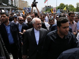 راهپیمایی ظریف در روز قدس مقابل تئاتر شهر/ عکس