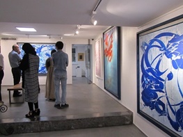 افتتاح یک نمایشگاه نقاشی‌خط / جولان خط شکسته طلایی بر روی بوم