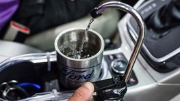 در خودرو خودتان می‌توانید آب آشامیدنی تولید کنید!/طرح فورد برای استفاده از کولر خودرو