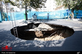 معاون شهردار: تضمین نمی‌دهیم زمین در تهران نشست نکند/ شبکه آب فرسوده است