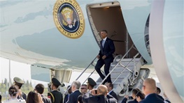 فرود جنجالی در چین و پهن نشدن فرش قرمز/ اوباما: سایز پای آمریکا برای میزبان‌ مشکل ایجاد می‌کند