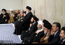 عکس| حضور محمود احمدی‌نژاد در مراسم ترحیم آیت‌الله هاشمی رفسنجانی