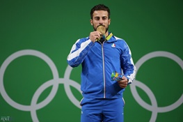 کیانوش رستمی طلای المپیکش را به حراج می‌گذارد