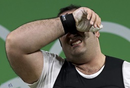 تصویری از دست دادن "جلود"عراقی با بهداد سلیمی در مسابقات آمریکا!