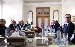 وزارت خارجه انگلیس: گفت‌وگوهای ظریف و جانسون صریح بوده است