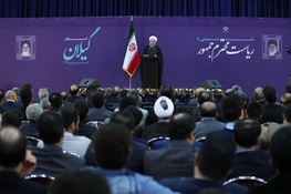 روحانی: ساده‌لوحان فکر می‌کنند بین رهبری و دولت فاصله است