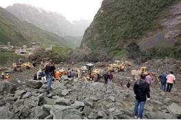 ریزش کوه ۱۰۰ چینی را در زیر خرابه‌های خانه‌هایشان مدفون کرد/ ۴۰ خانه تخریب شده است