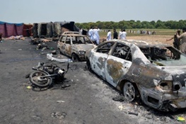 سوخت به قیمت جان؛ فاجعه مرگبار تانکر در پاکستان/ آمار کشته‌ها به 140 نفر رسید