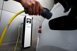 فروش خودروهای بنزینی و دیزلی تا ۲۰۴۰ در انگلیس ممنوع می‌شود/پیروزی برای خودروهای الکتریکی