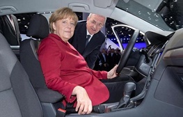 خودرو و محیط‌زیست؛ محورجنجالی رقابت مرکل و رقیبش در انتخابات آلمان/مرکل:هنوز به دیزلی‌ها نیازداریم