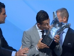 رونالدو بهترین بازیکن اروپا شد؛با قدرت به سوی توپ طلا
