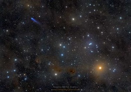 عکس| تصویر نجومی روز ناسا: دنباله‌دار آبی‌رنگ در خوشه قلائص