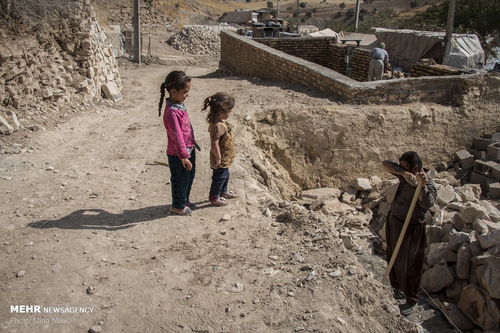 تازه‌آباد کرمانشاه یک ماه بعد از زلزله ۵.۹ ریشتری