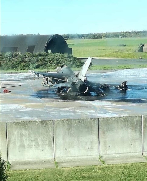 جنگنده اف‌ــ۱۶ بلژیک خاکستر شد