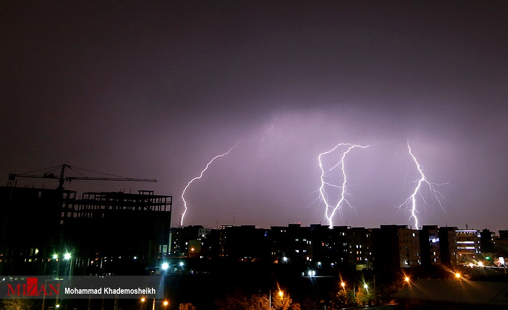 رعد و برق در آسمان تهران 