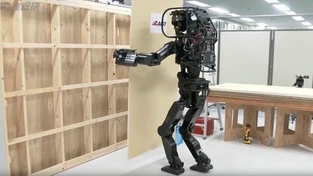 ربات ژاپنی که ساخت‌و‌ساز می‌کند
