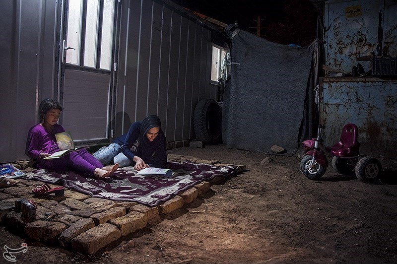زندگی زلزله زدگان کرمانشاه در کانکس و چادر