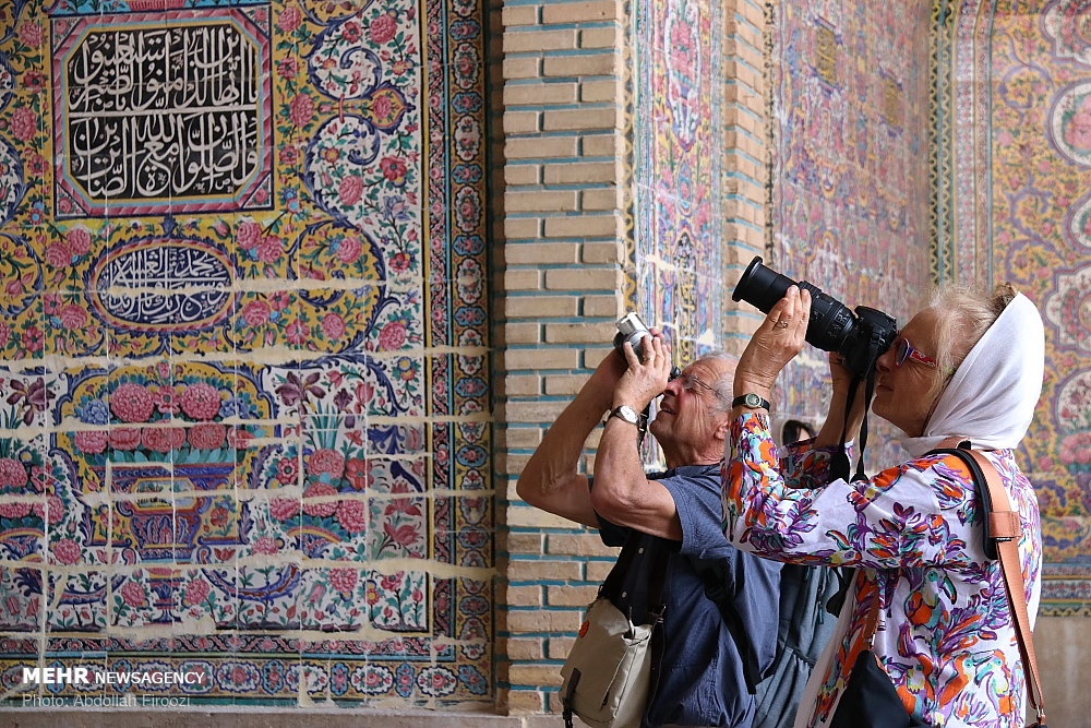 حضور گردشگران خارجی در مسجد نصیرالملک شیراز