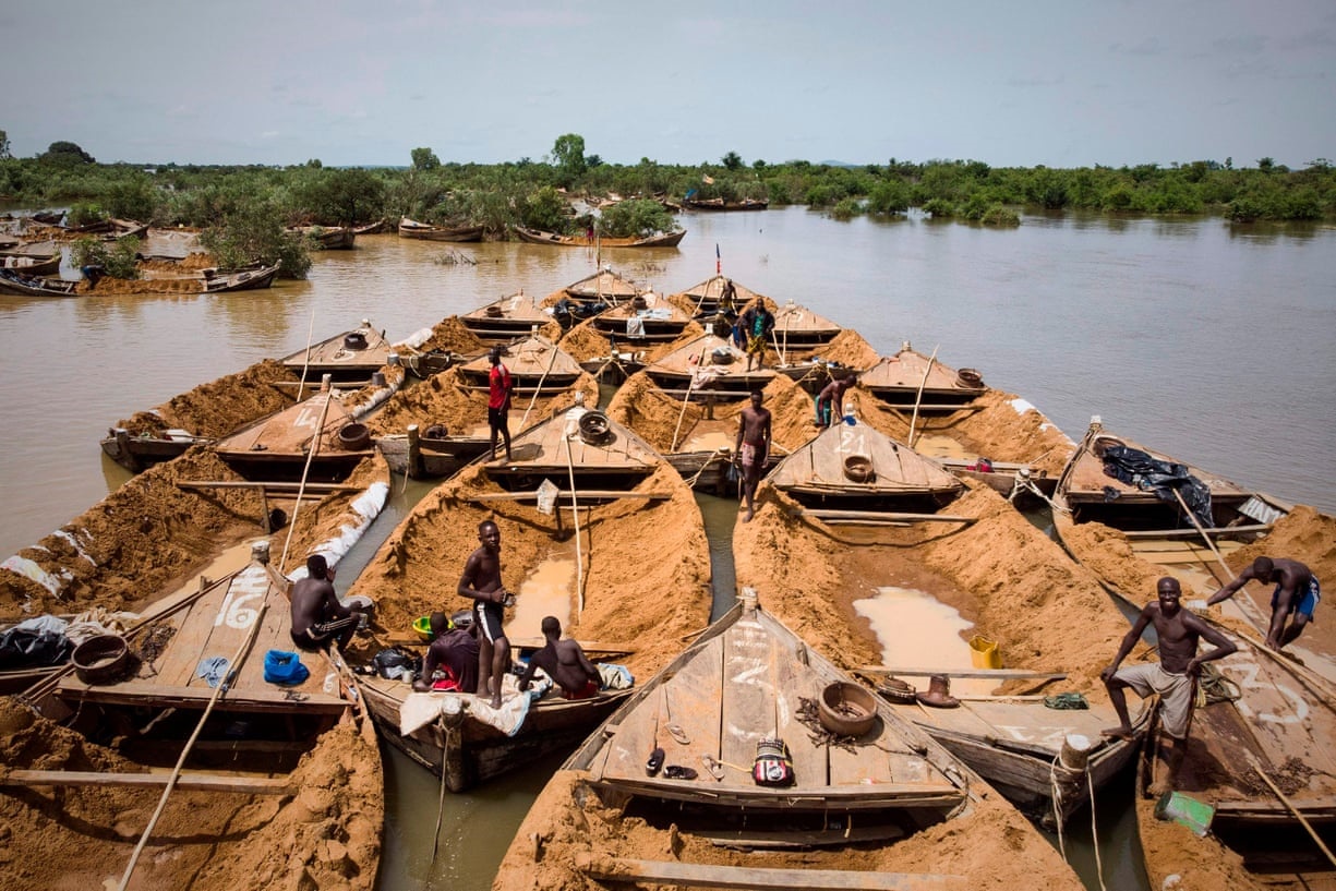 استخراج شن و ماسه از رودخانه نیجر مالی