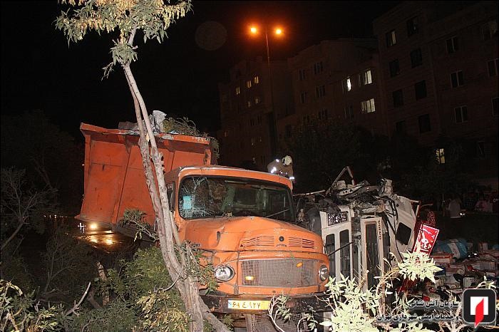 تصادف کامیون ولوو با کامیون بنز در شهر ری