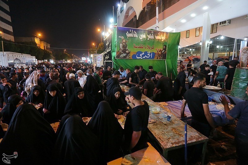 پذیرایی از زائران حسینی در اطراف بین الحرمین