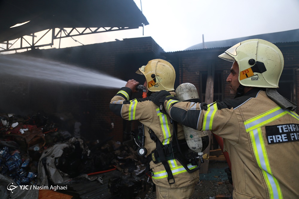 آتش‌سوزی گسترده انبار کالا در شهرک مشیریه تهران