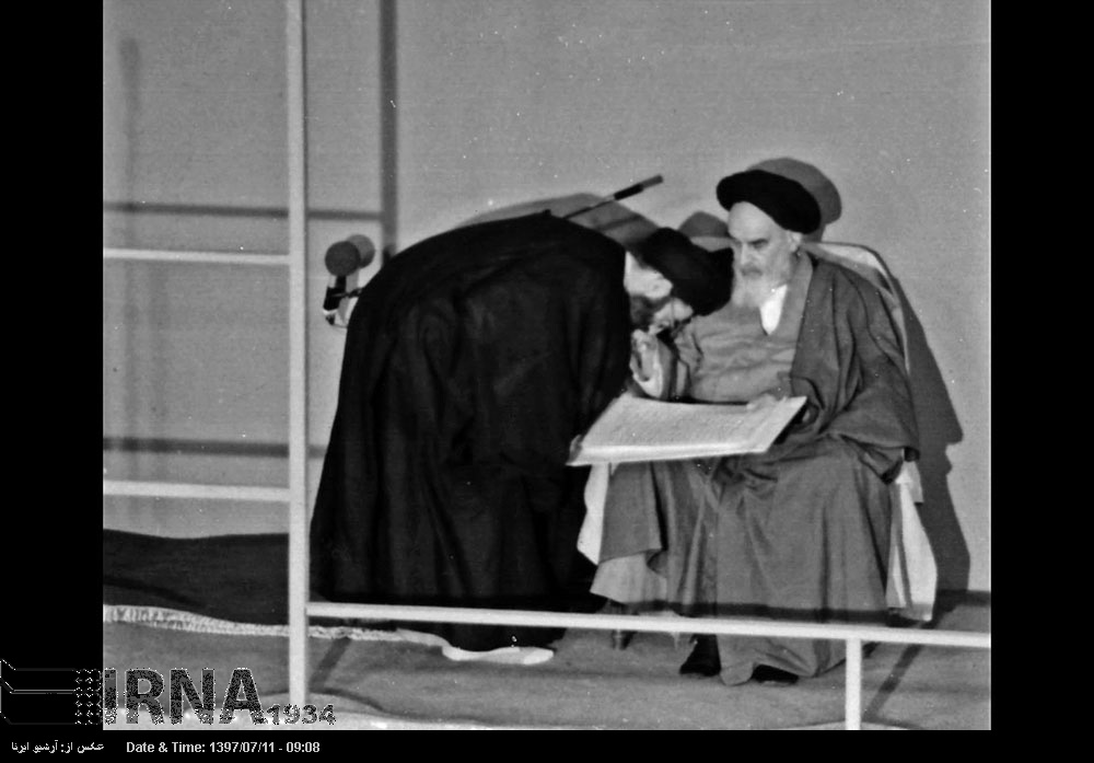  مراسم تنفیذ حکم ریاست جمهوری آیت‌الله سیدعلی خامنه‌ای در ۱۷ مهر ۱۳۶۰