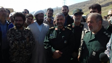 تصویری از حضور مقامات بلندپایه سپاه در مناطق زلزله زده سرپل ذهاب