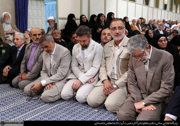 عکس| احمدی‎نژاد در دیدار کارگزاران نظام با رهبری