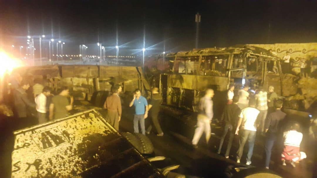 تصادف وحشتناک اتوبوس با تانکر نفت در سنندج