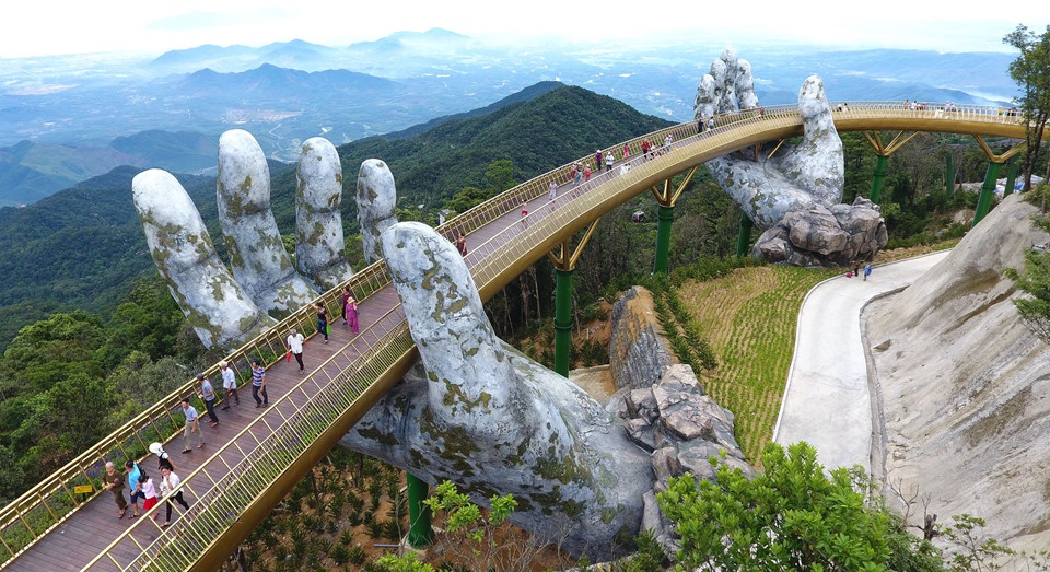 پل طلایی دانانگ در ویتنام