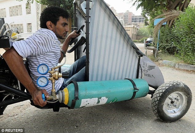 دانشجویان مصری و ساخت خودرویی که با هوا راه می‌رود / عکس