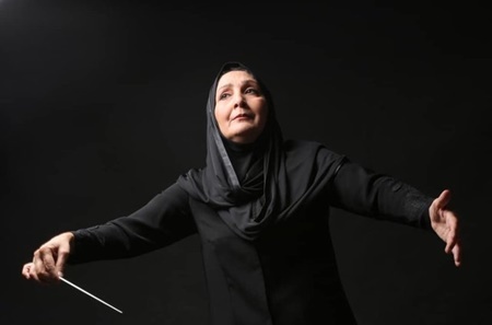 نزهت امیری  تنها زن رهبر ارکستر ایران