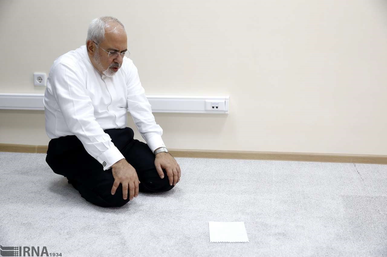 نماز وزرای ایرانی در حاشیه اجلاس قزاقستان