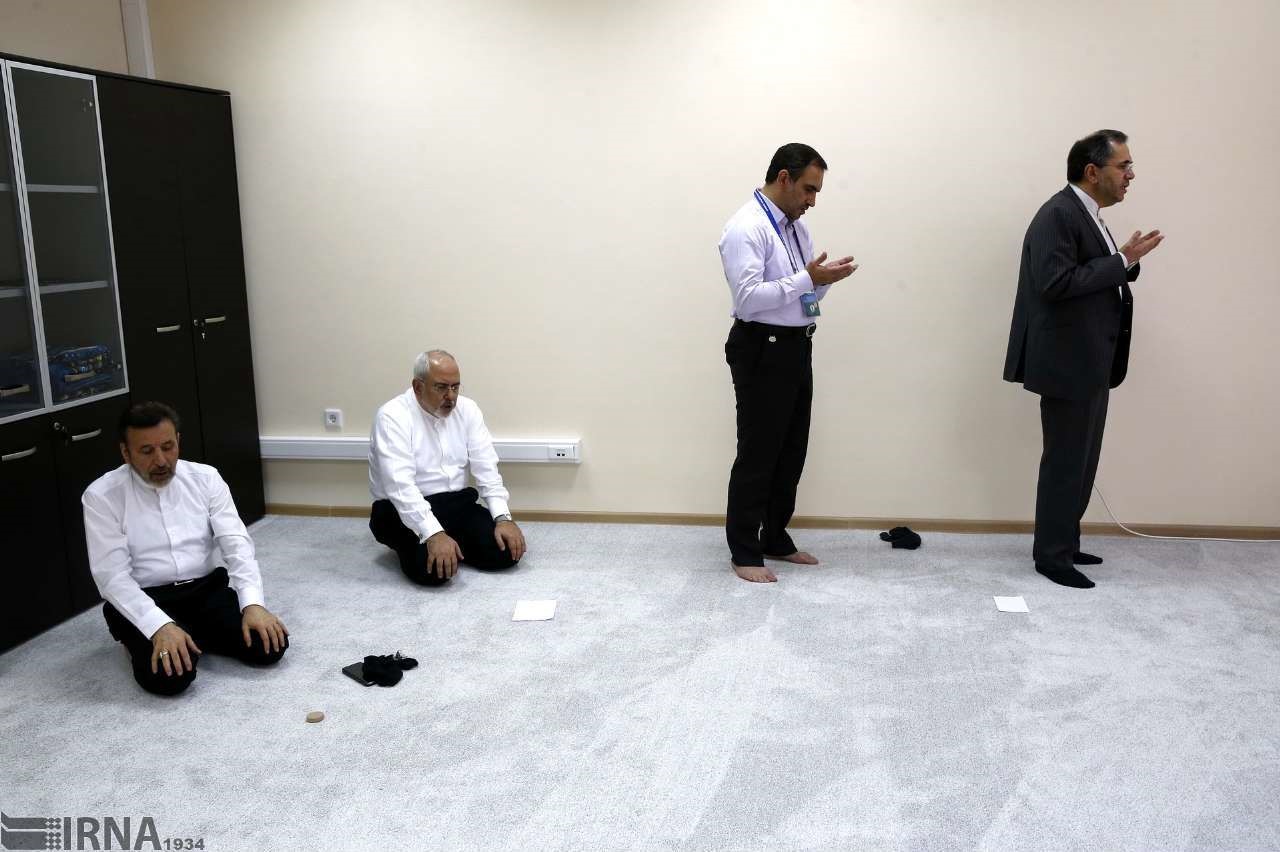 نماز وزرای ایرانی در حاشیه اجلاس قزاقستان