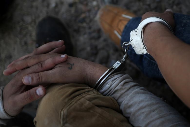 بازداشت مهاجران غیرقانونی در مرز آمریکا- مکزیک