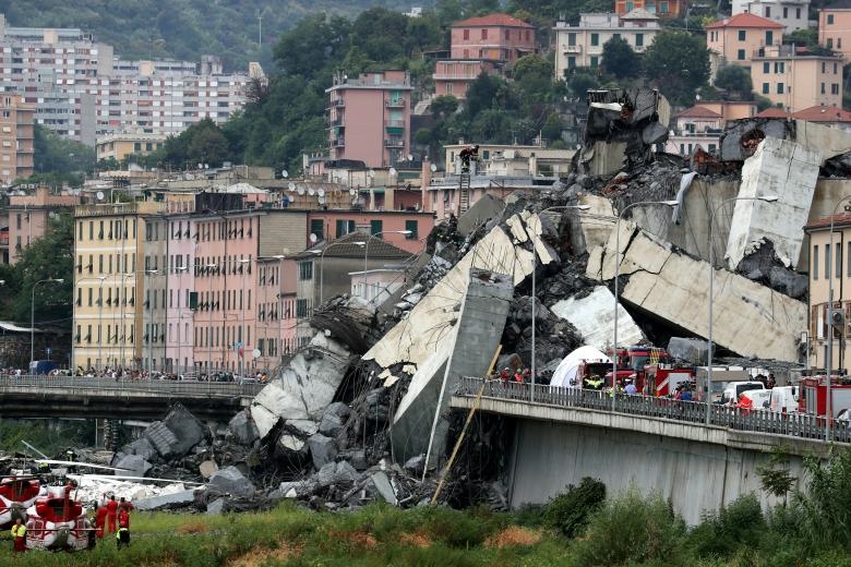 ریزش پل در شهر جنوا ایتالیا